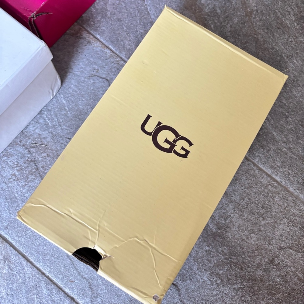 UGG
